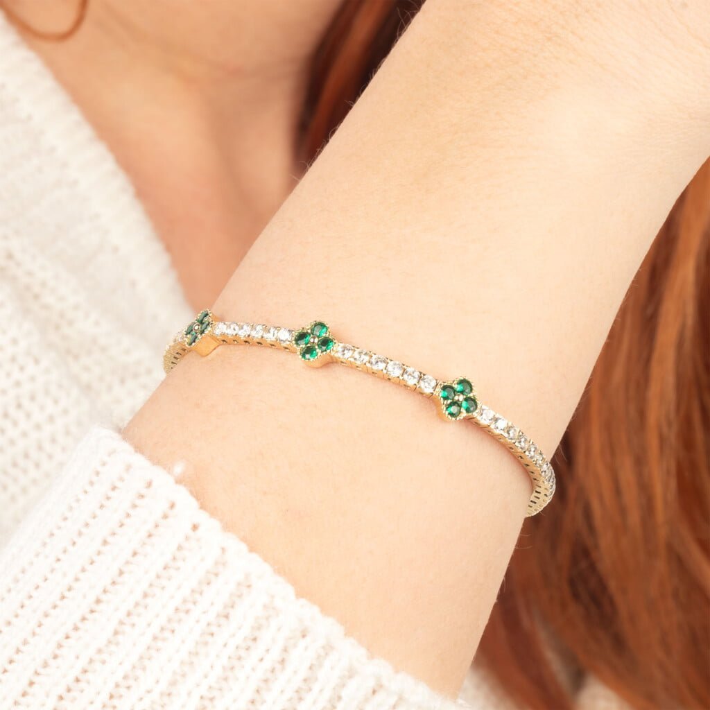 Emerald Clover Tennis Bracelet - 14K Gold (Close-up)